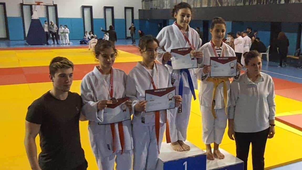 Okulumuz JUDO Küçük Kızlar kategorisinde İstanbul il birinciliği kazandı.